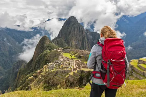 2d1n zaino in spalla a piedi a Machu Picchu