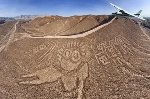 Überfliegen Sie die Nazca- und Palpa-Linien vom Flughafen Pisco aus.